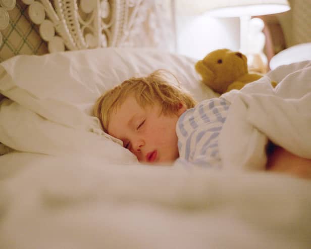 An expert shares 8 top tips on how to get your kids to sleep this summer. (Photo: Tim Graham/Getty Images)